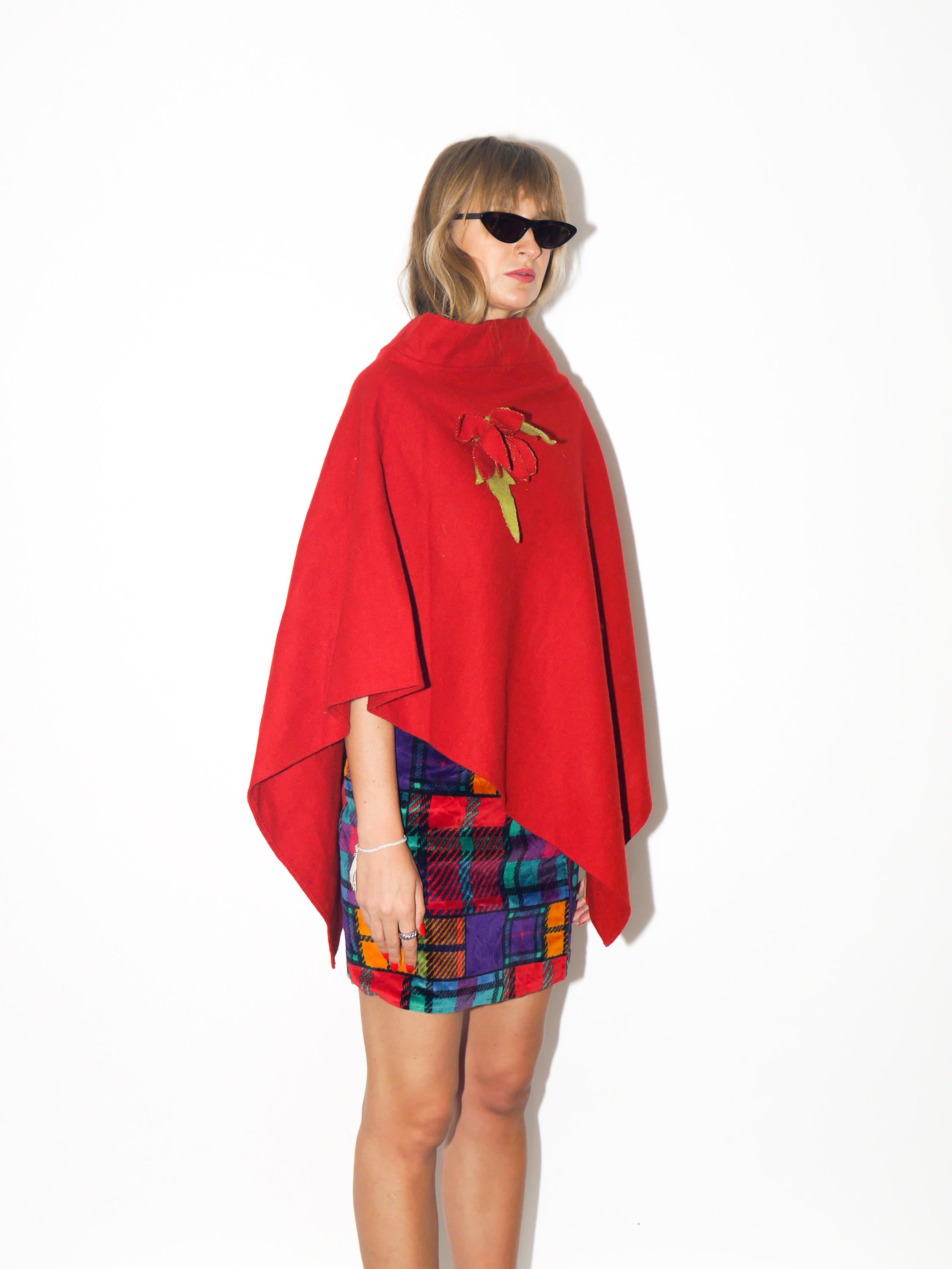 VINTAGE Red Wool Poncho With Flower Brooch From The 1990s By Mylene