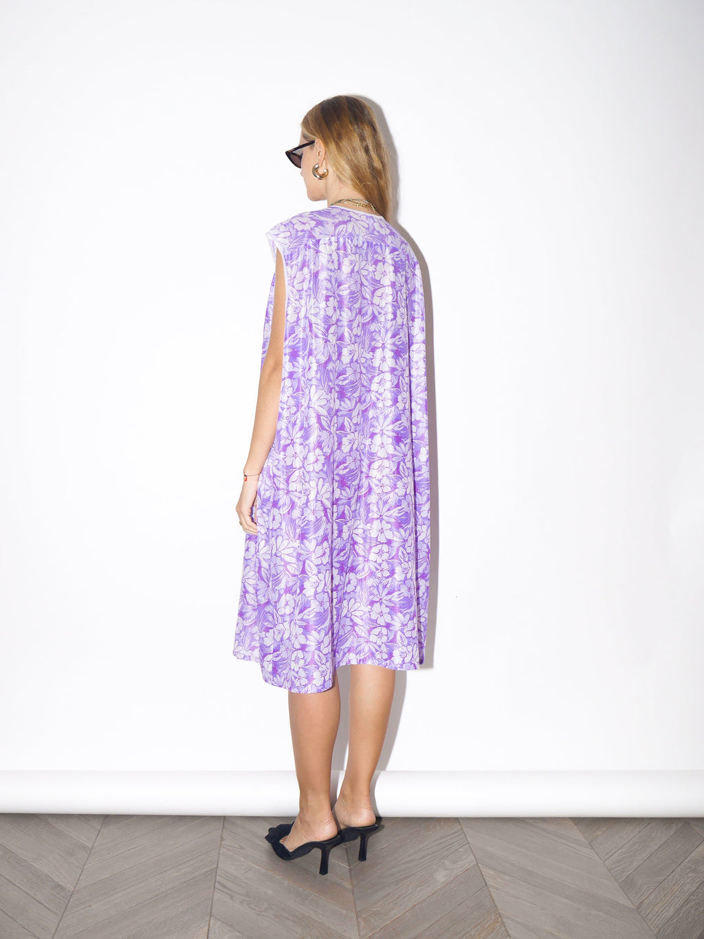 VINTAGE purple liliac flower patterned oversize dress from 1980s | lightly sheer oversize buttoned dress with collar and two pockets