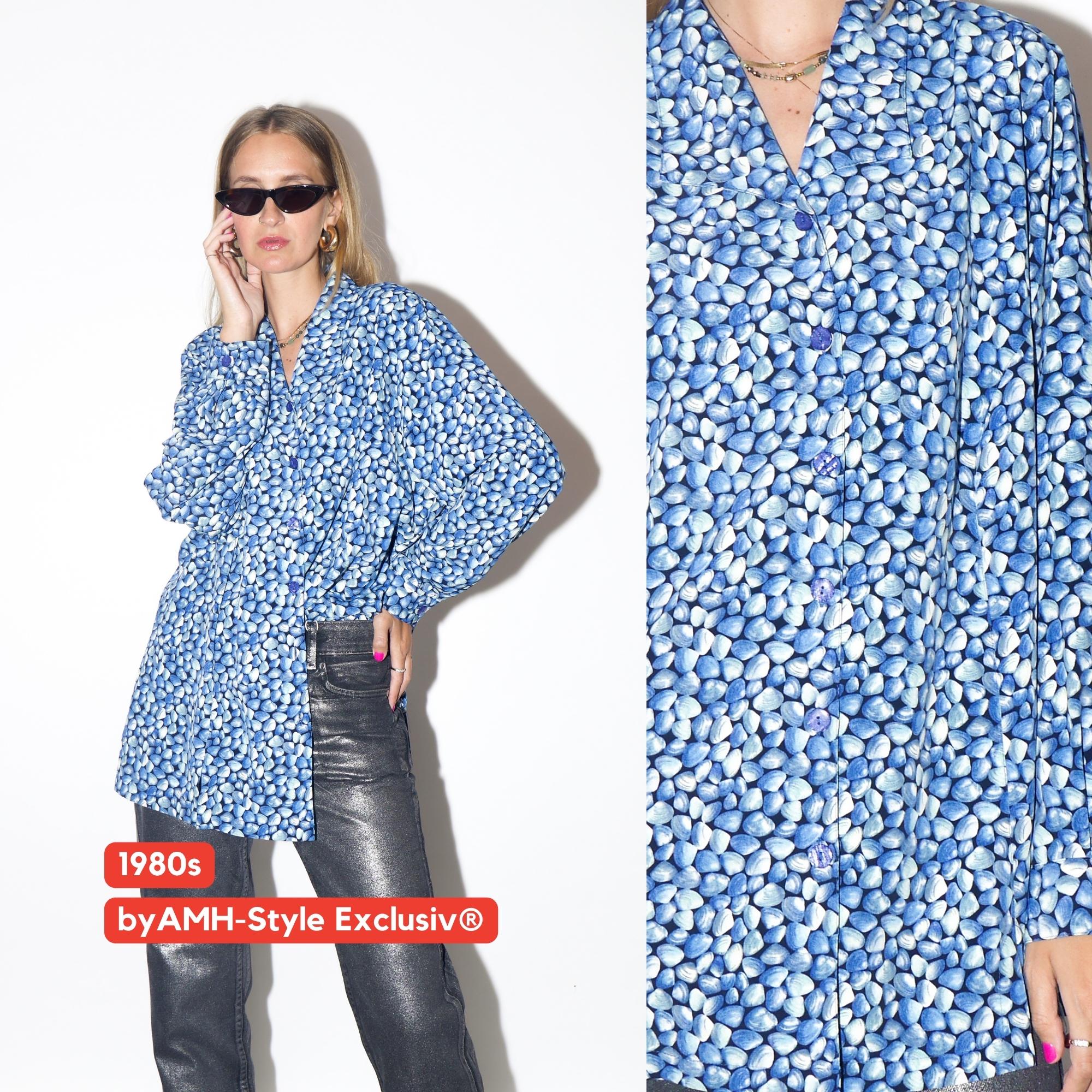 VINTAGE Oversized Blue Seashell Print Blouse With Opalescent Buttons From The 1980s By AMH-Style Exclusiv
