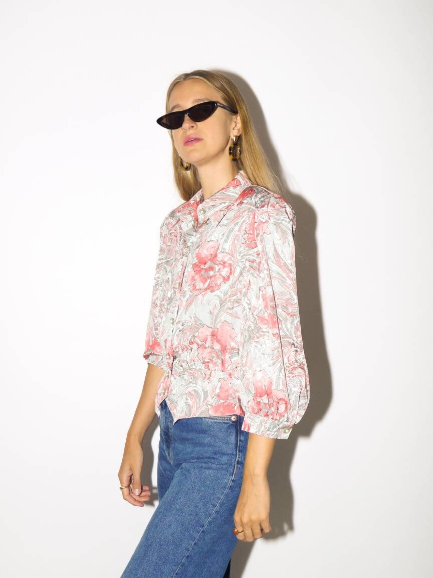 VINTAGE blouse from 80s with peplum in silver and pink floral pattern | feminine buttoned shirt with shoulder pads | modopol