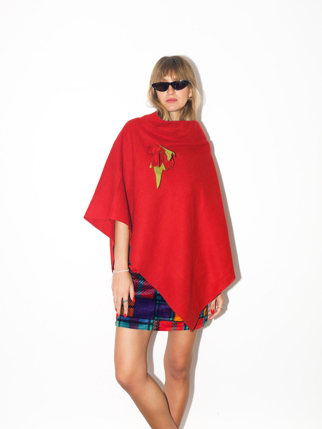 VINTAGE Red Wool Poncho With Flower Brooch From The 1990s By Mylene