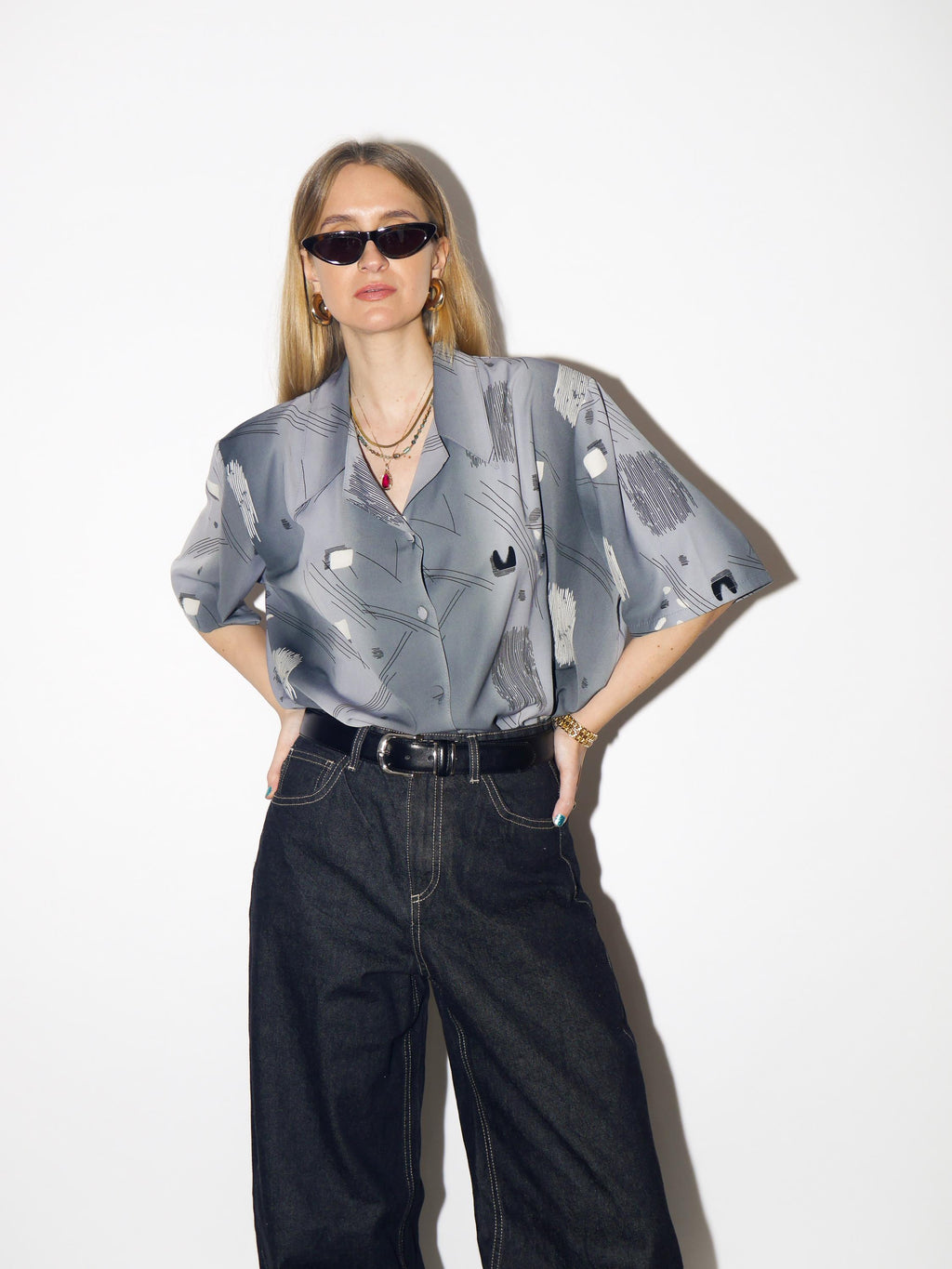 VINTAGE grey short sleeve shirt from 1980s with big shoulder pads