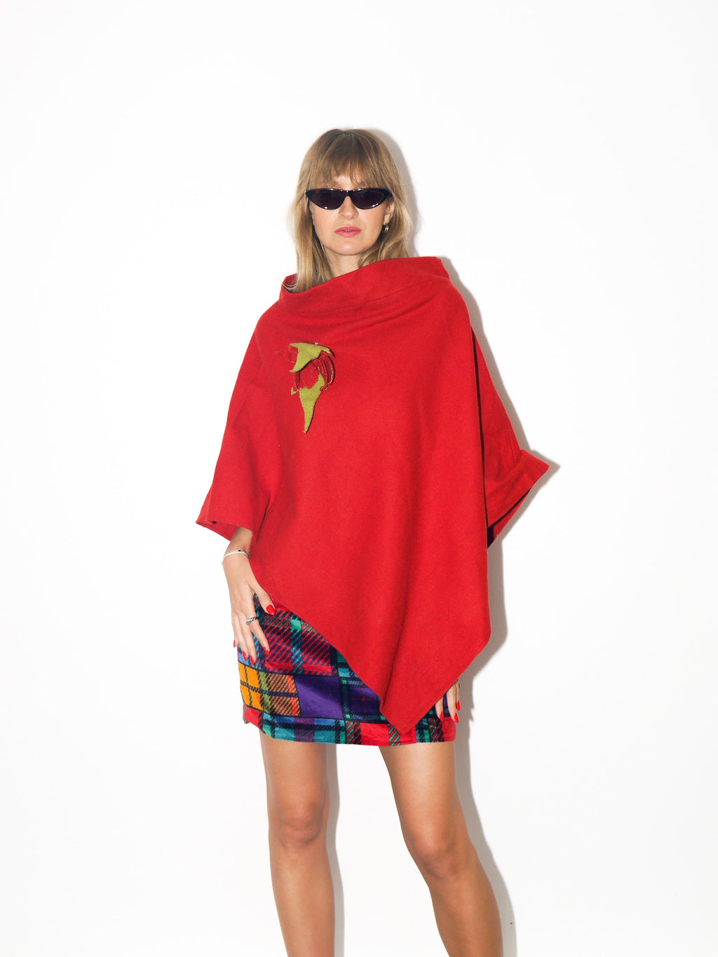 VINTAGE Red Wool Poncho With Flower Brooch From The 1990s By Mylene