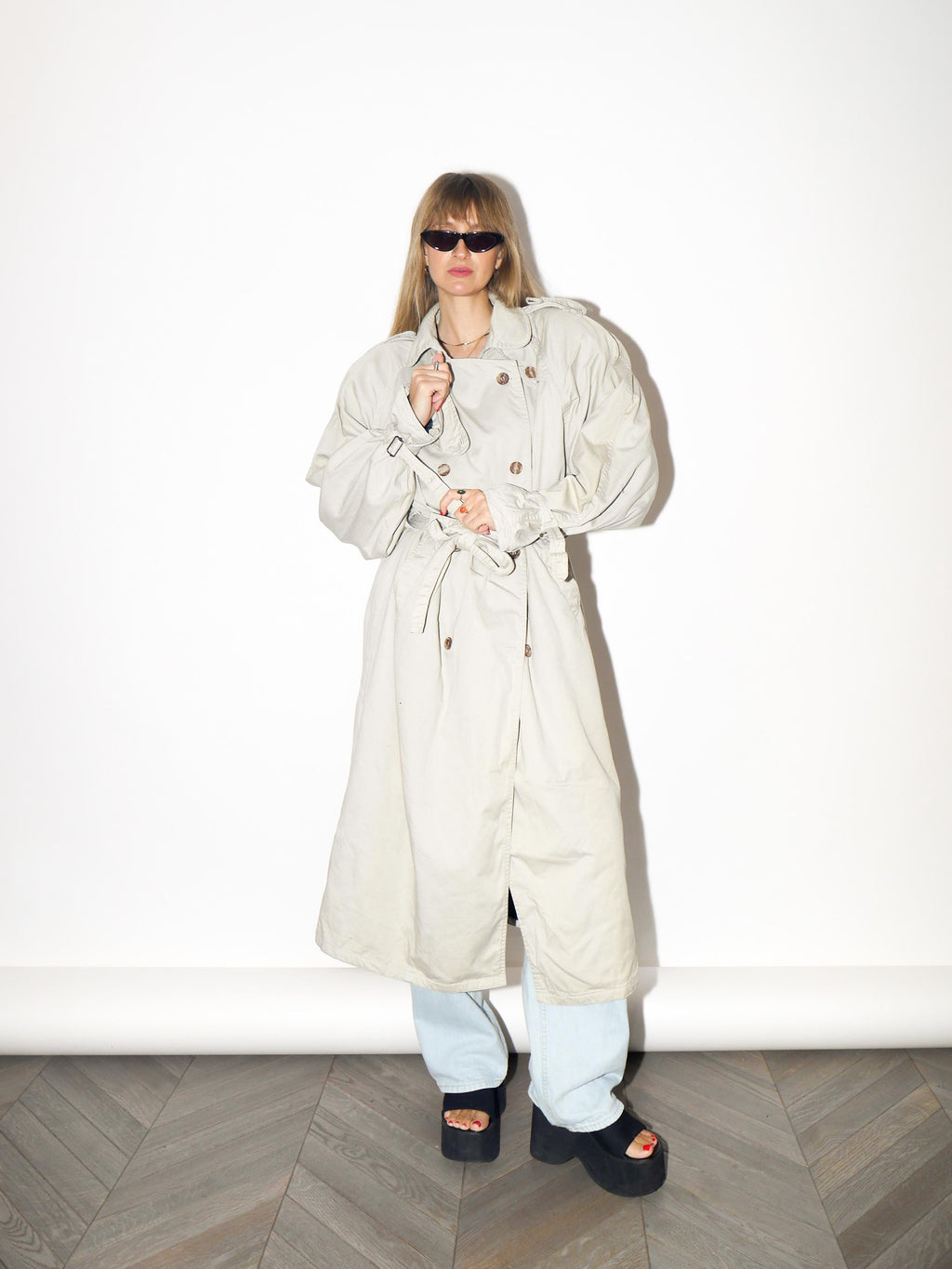 VINTAGE Beige Cotton Maxi Trench Coat With Belt And Printed Lining From The 1980s