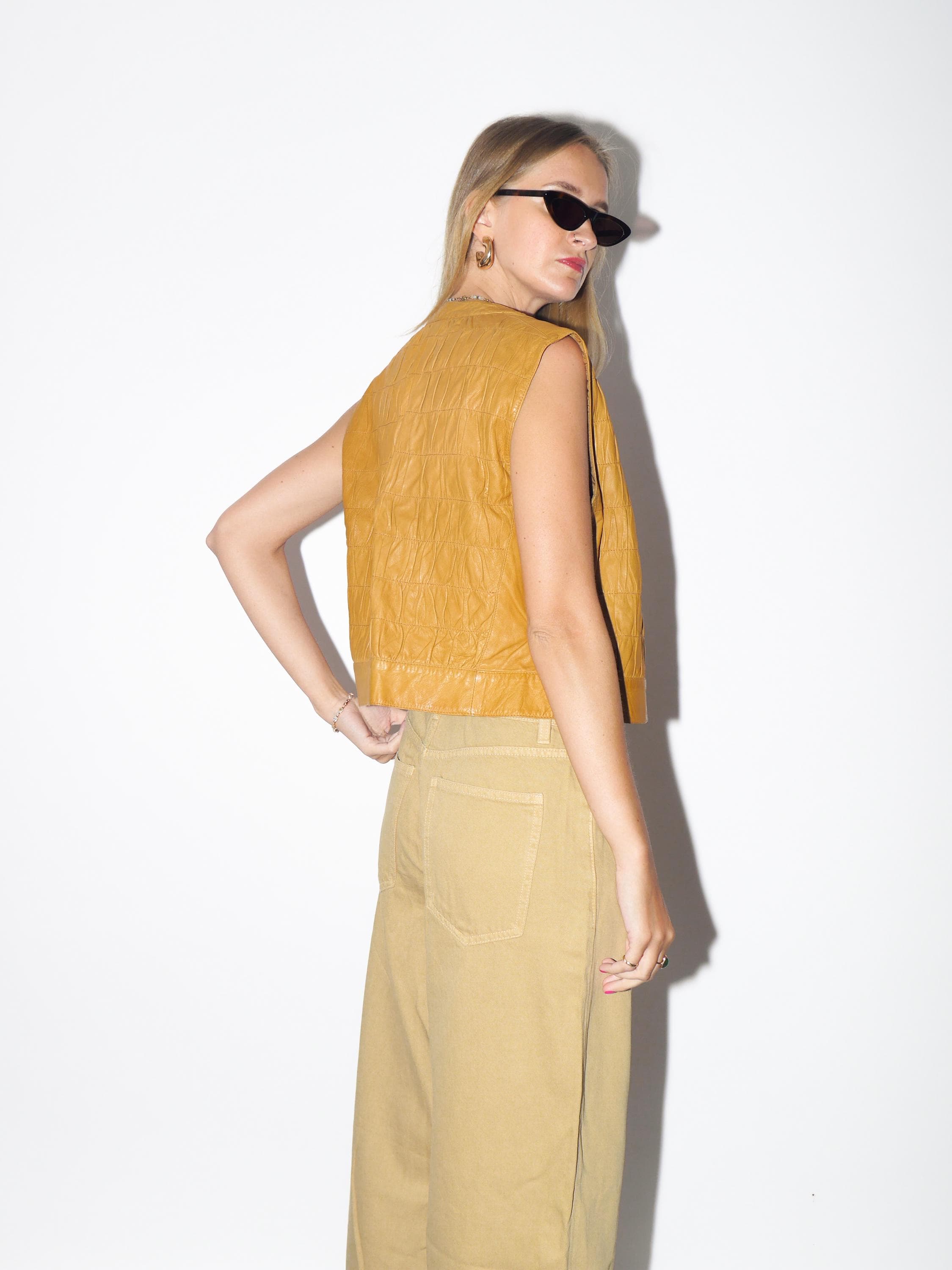 VINTAGE Beige Smooth Leather Cropped Vest From 1980s With Lining By Furs-Ettex Paris