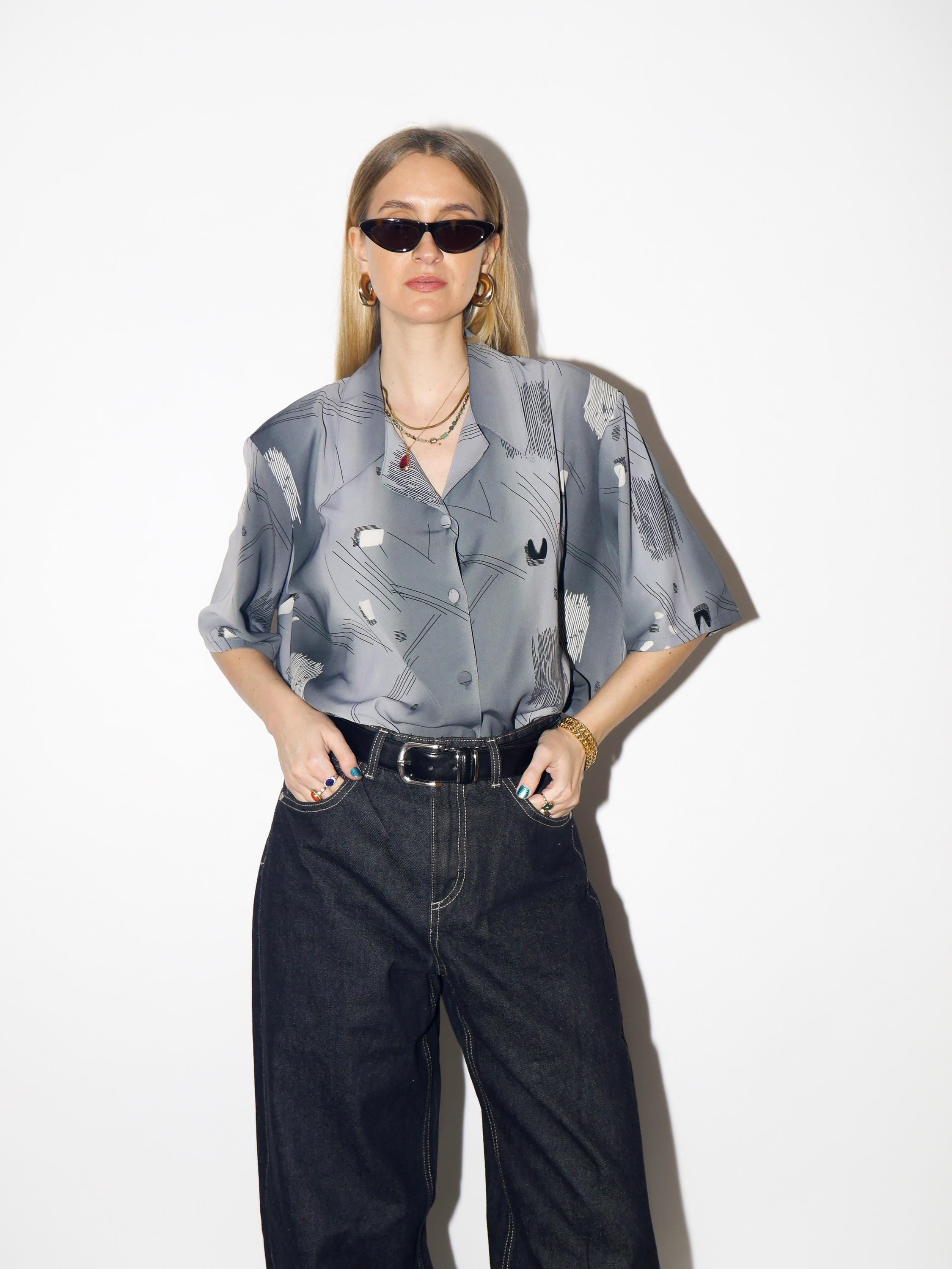 VINTAGE grey short sleeve shirt from 1980s with big shoulder pads