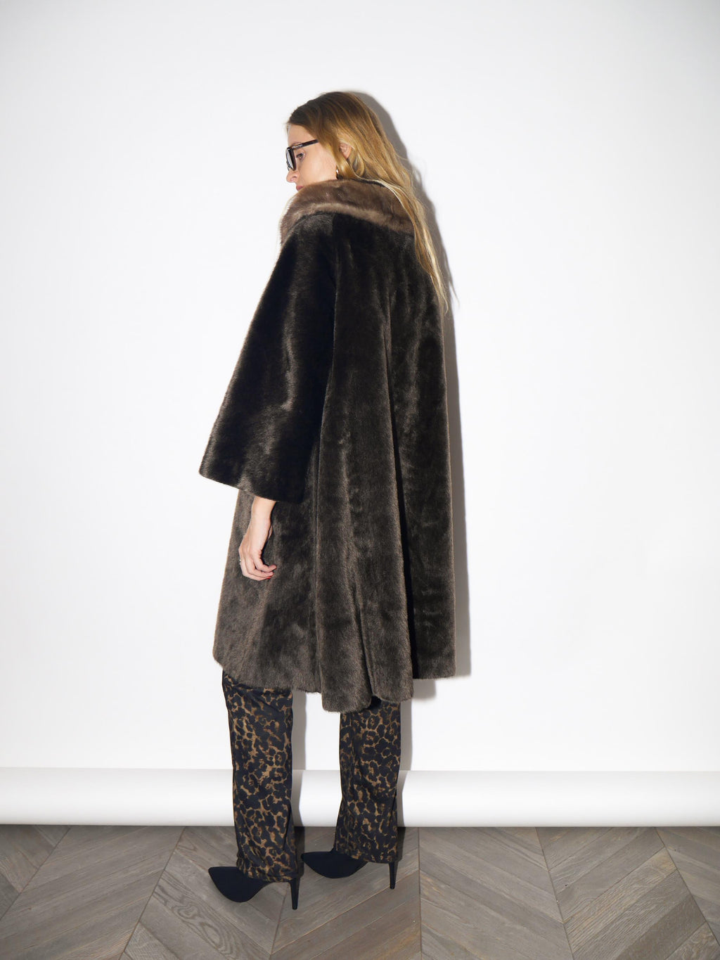 VINTAGE faux fur coat from 1960 with real mink fur collar in brown