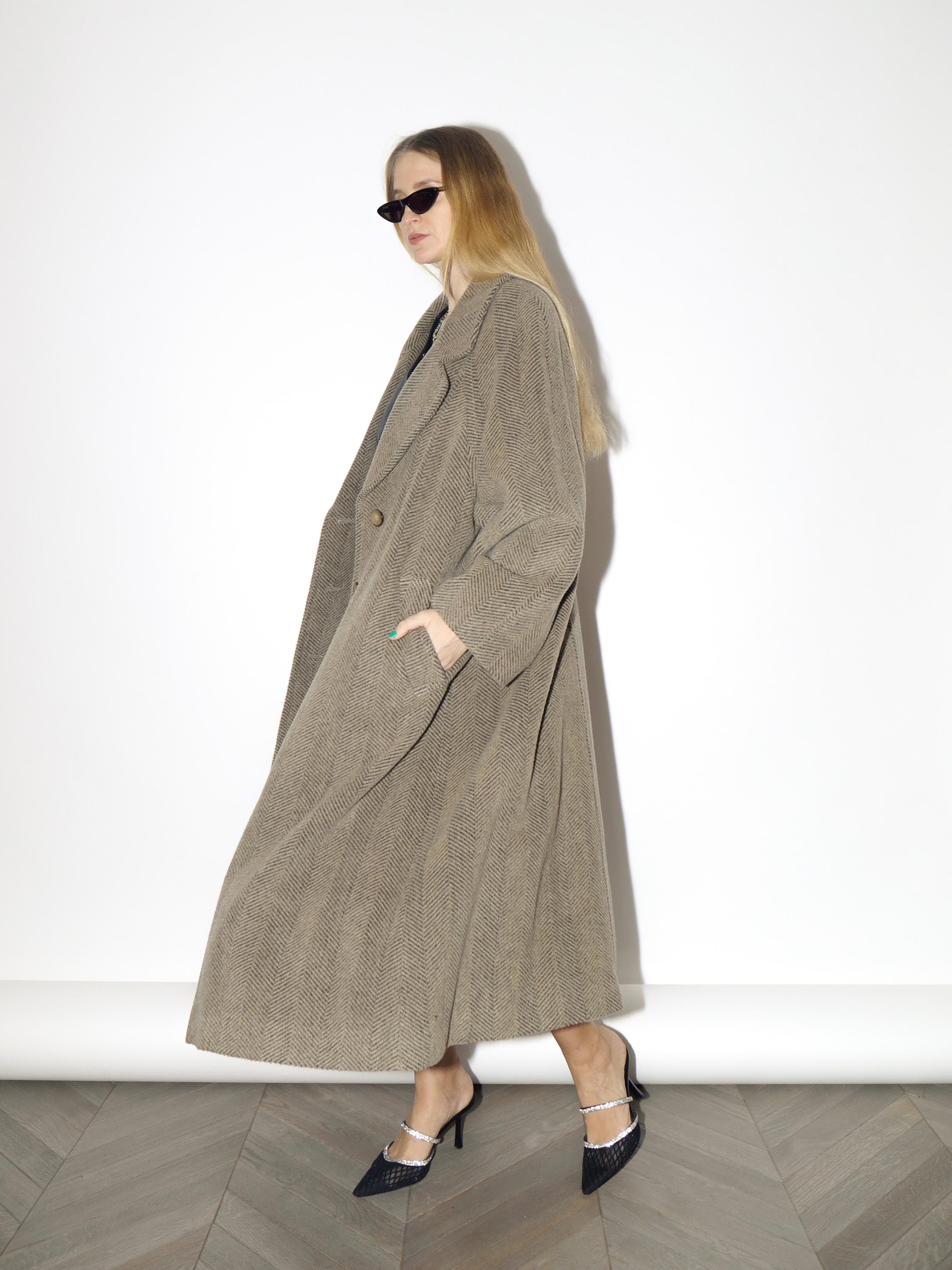 VINTAGE Oversized Wool Coat from 1980s | Beige Herringbone Maxi Coat by Cora®