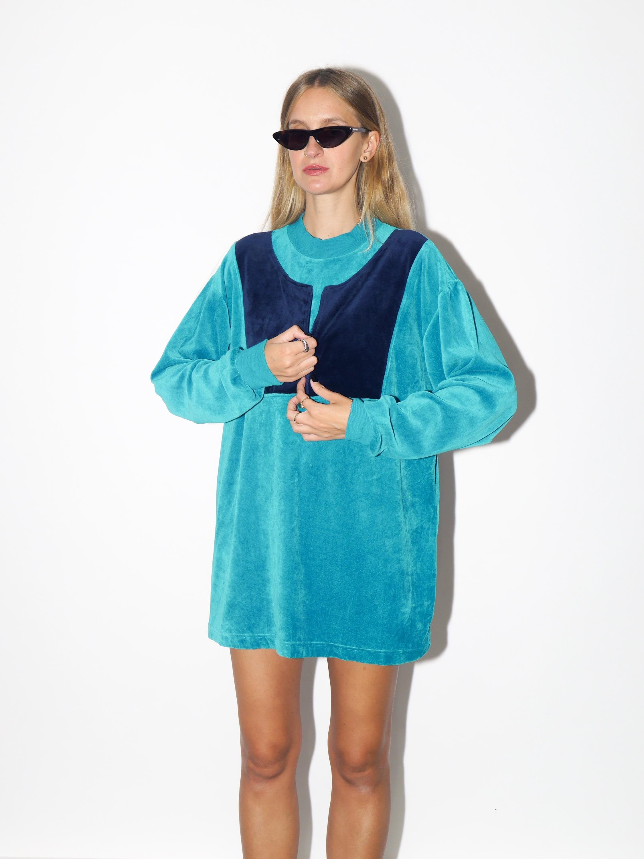 VINTAGE Turquoise Sweater From The 1980s — Cotton Blend Crew Neck