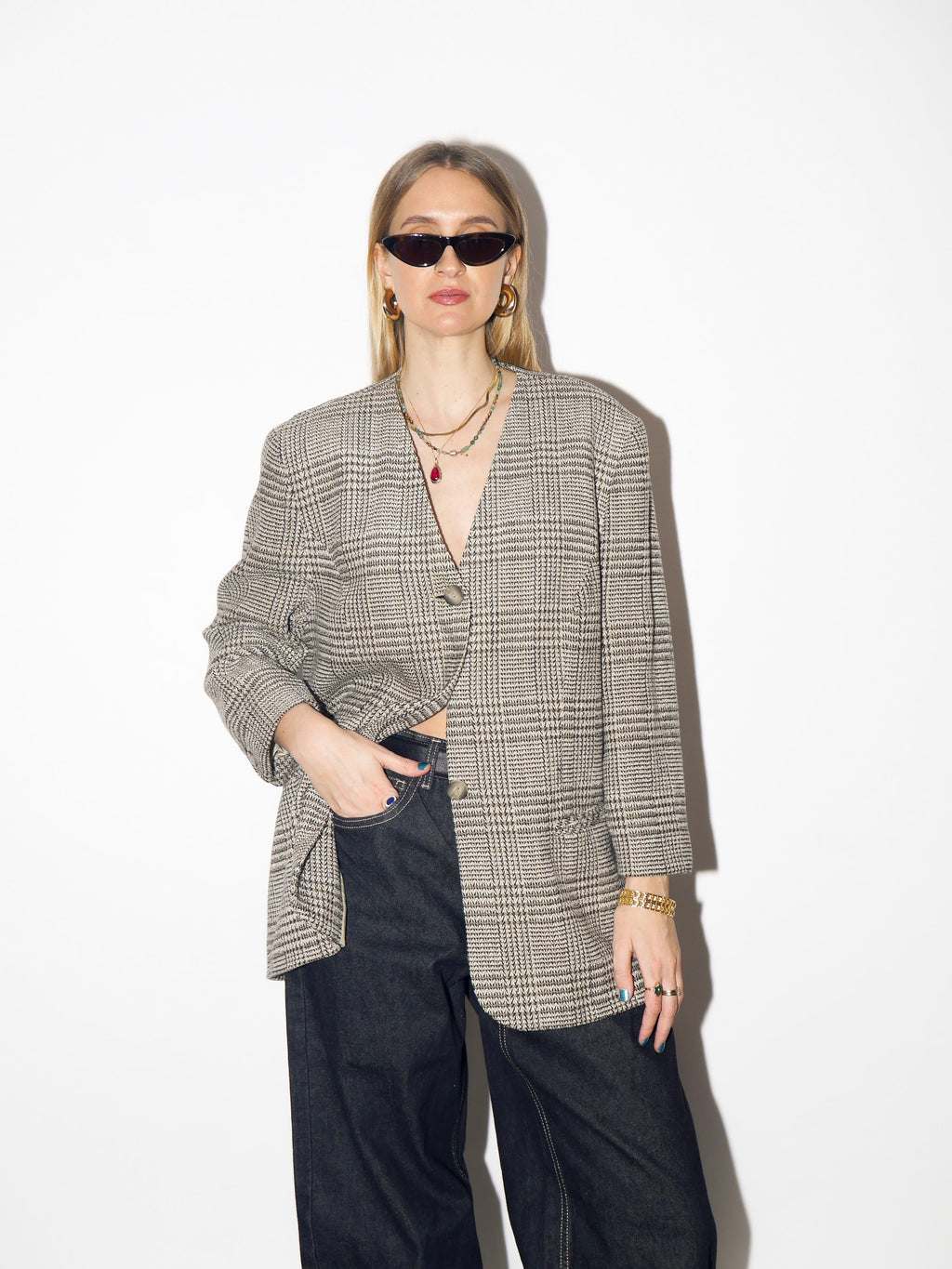 VINTAGE wool check houndstooth blazer from 1980s in beige with oversize v-neck