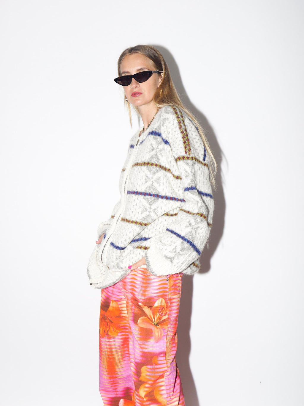 VINTAGE Handmade White Wool Long Oversized Scandinavian Sweater With Blue And Red Stripes From The 1980s