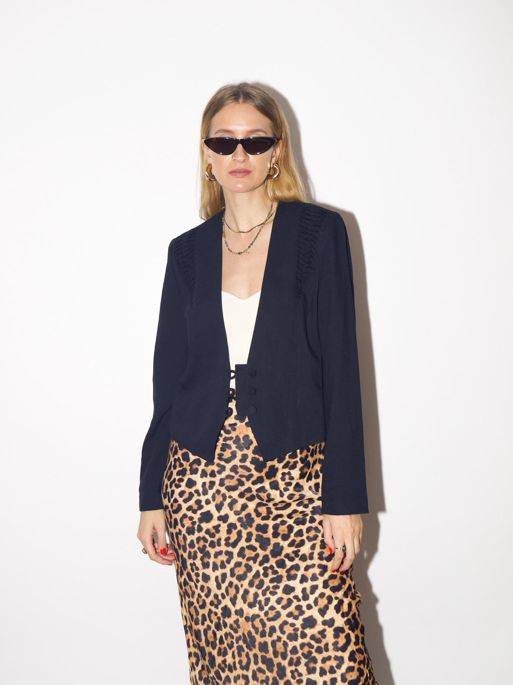 VINTAGE short blazer in dark navy with scrunchy details from 1980s